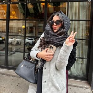 Meet your Posher, Sky